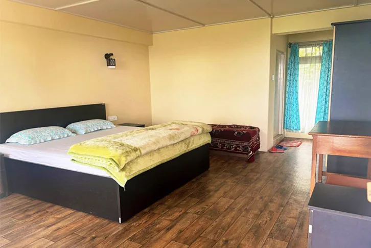 Double bed room at Linden Homestay
